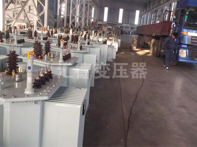 铜仁准备装车的变压器